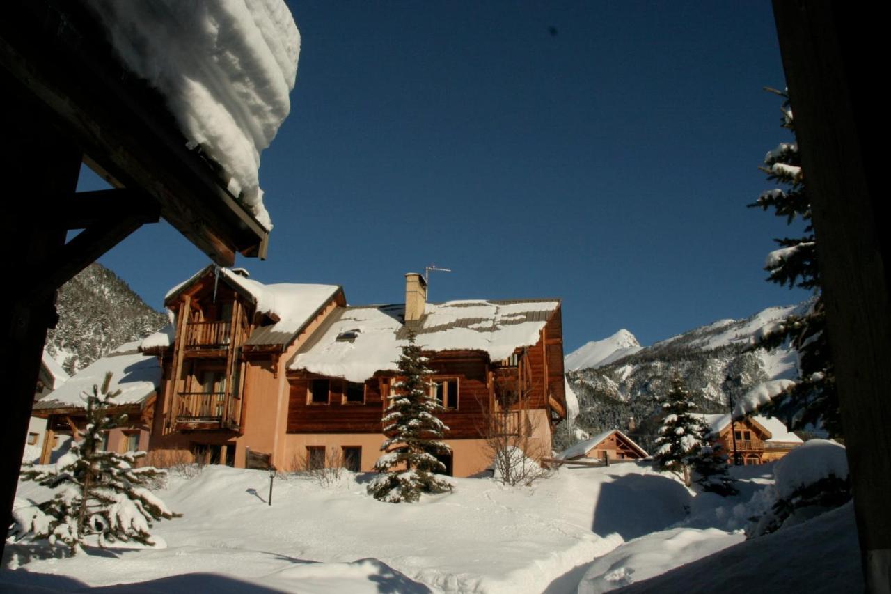 Le Leyrier Hameau Des Chazals Nevache Hautes Alpes Екстериор снимка