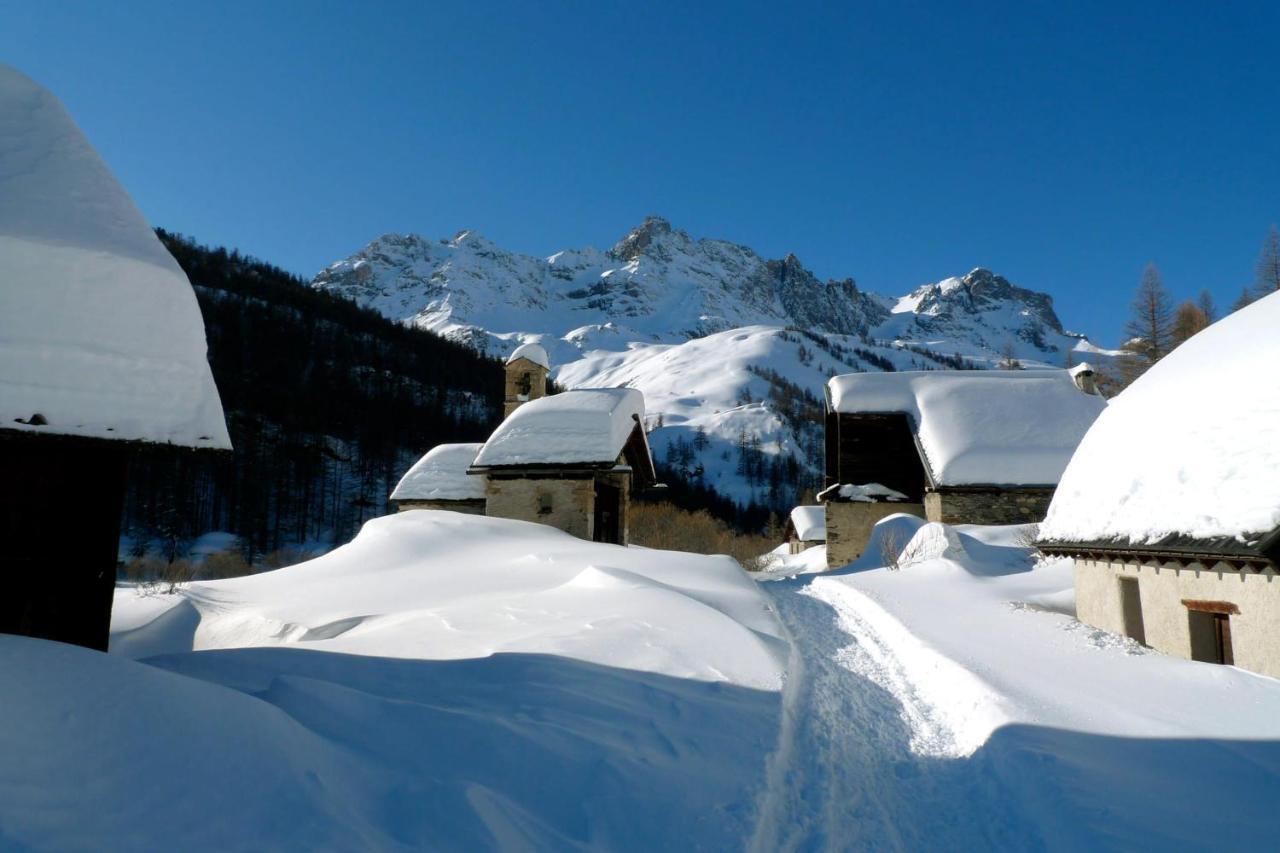 Le Leyrier Hameau Des Chazals Nevache Hautes Alpes Екстериор снимка